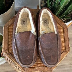 UGG Men's Ascot Tan Leather Loafers Slip on size 10 leather and shearling wool